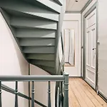 Dinbnb - History Meets Modern I 3-story House * Bergen