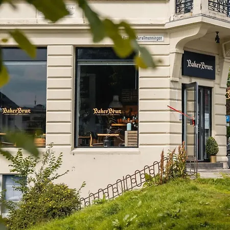 Dinbnb - History Meets Modern I 3-story House Casa vacanze *