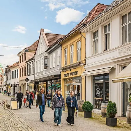 Dinbnb - History Meets Modern I 3-story House Casa vacanze *