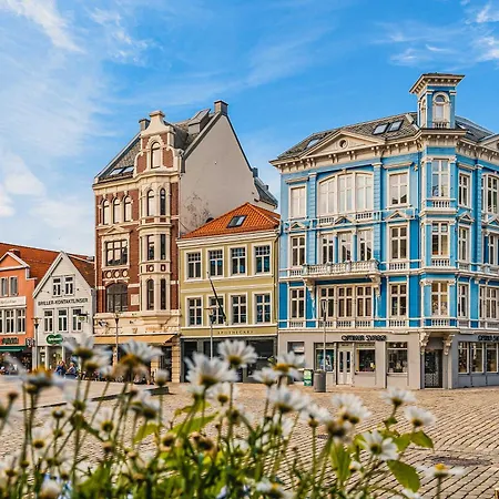 Dinbnb - History Meets Modern I 3-story House * Bergen