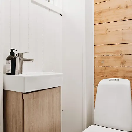 Dinbnb - History Meets Modern I 3-story House Holiday home