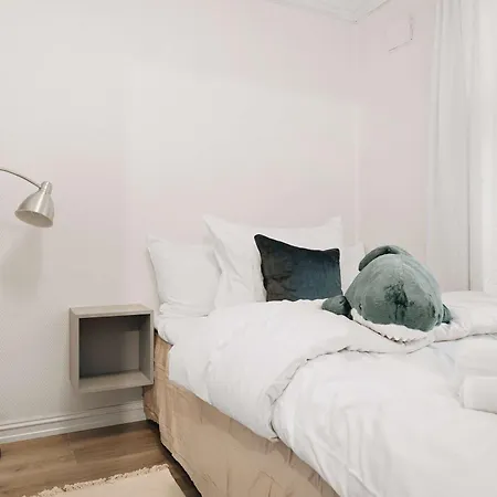 Сasa de vacaciones Dinbnb - History Meets Modern I 3-story House