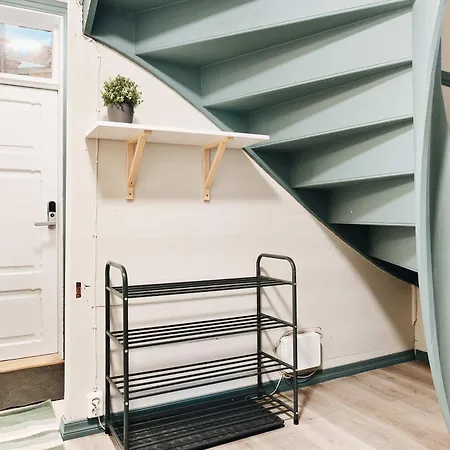 Holiday home Dinbnb - History Meets Modern I 3-story House *