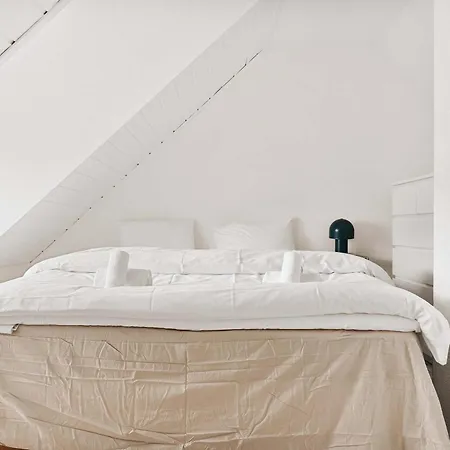 Dinbnb - History Meets Modern I 3-story House