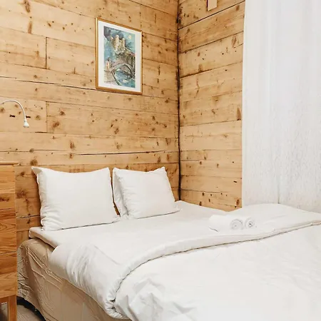 Dinbnb - History Meets Modern I 3-story House *