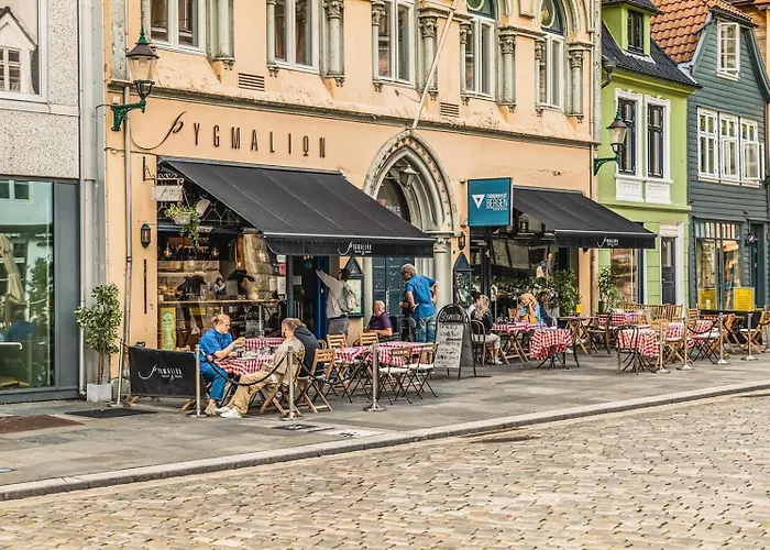 Dinbnb - History Meets Modern I 3-story House Holiday home Bergen