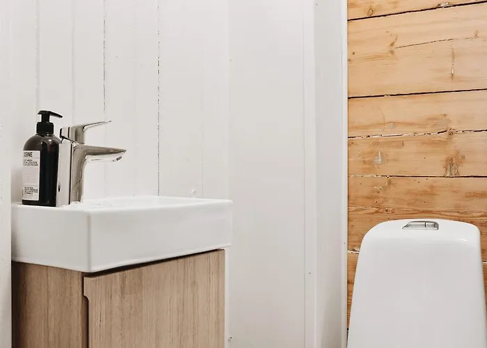 Dinbnb - History Meets Modern I 3-story House Holiday home