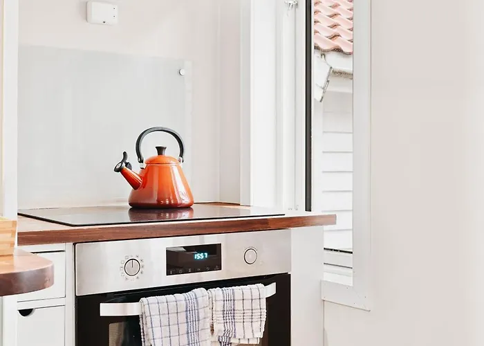 Dinbnb - History Meets Modern I 3-story House Holiday home