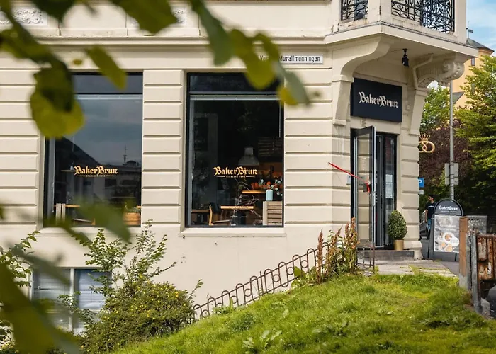 Dinbnb - History Meets Modern I 3-story House Dom wakacyjny *