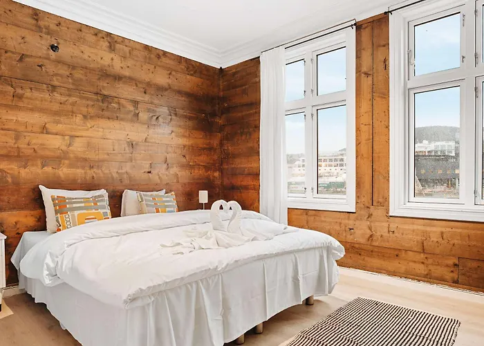 Dinbnb - History Meets Modern I 3-story House * Bergen