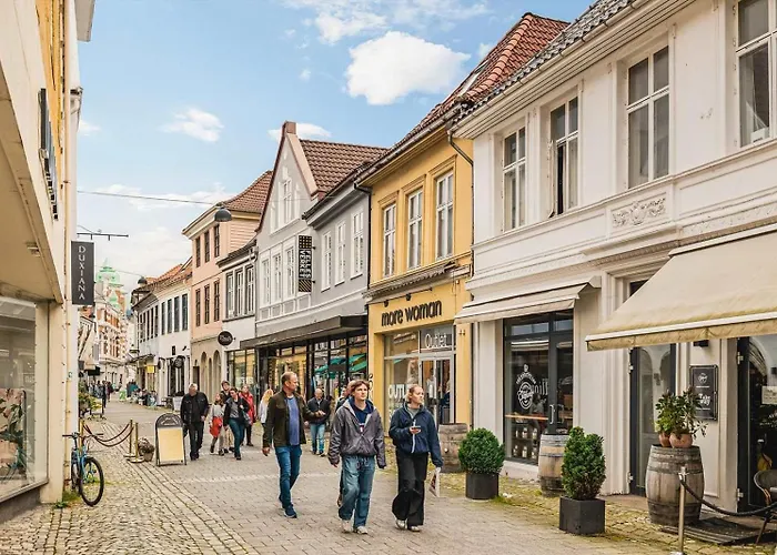 Dinbnb - History Meets Modern I 3-story House Casa vacanze *